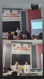 Read more about the article Penyuluhan NAPZA DAN PKPR (Kesehatan Reproduksi Remaja) di SMAN 2 Pkl Kerinci