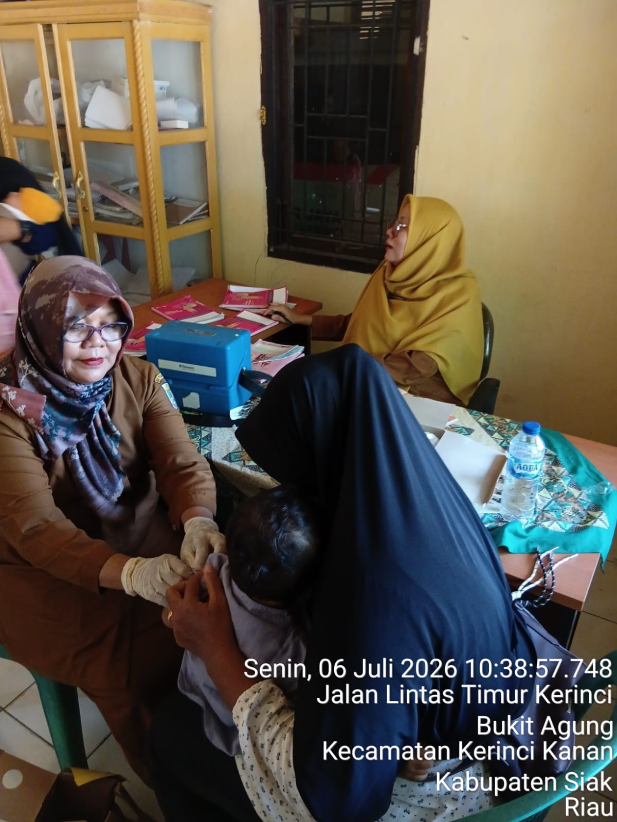 KEGIATAN IMUNISASI POSYANDU MUTIARA DESA MEKAR JAYA