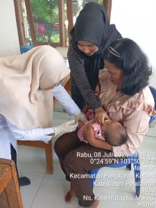 Read more about the article KEGIATAN IMUNISASI BAYI DIPOSYANDU GRAHA MAKMUR