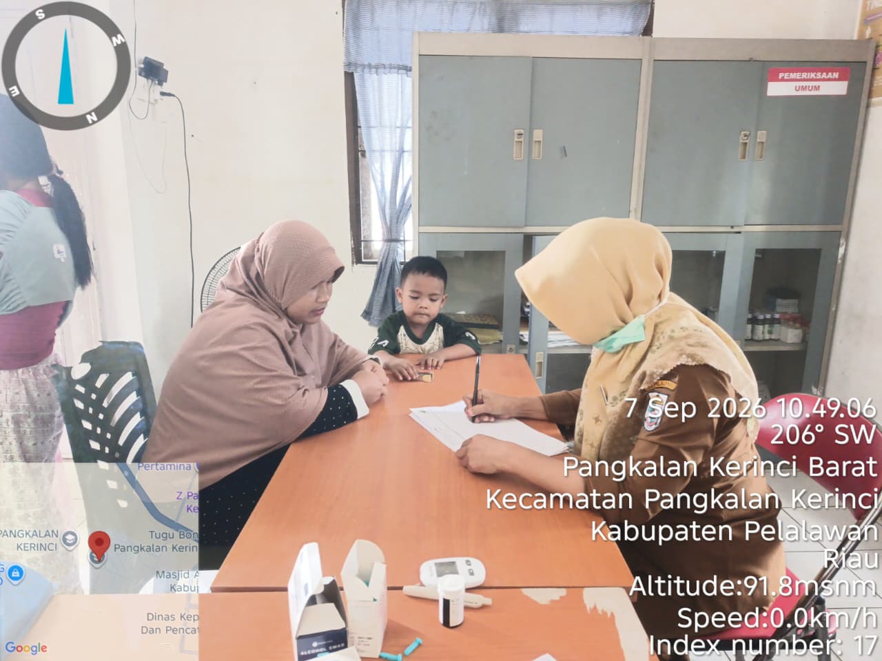 KEGIATAN PEMERIKSAAN PTM DI POSYANDU ILP ANGGREK KM 5