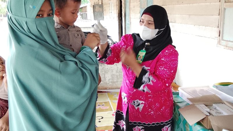 KEGIATAN PEMBERIAN OBAT CACING DI POSYANDU SEMANGAT BARU